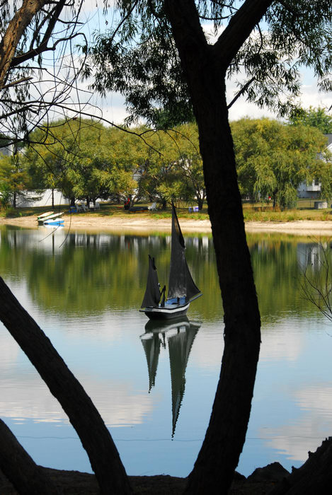 Sculptures, pond, reflection, trees, water