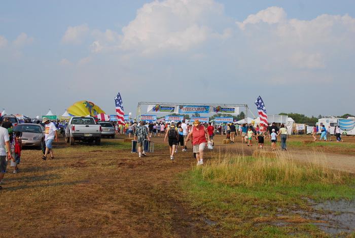 people, crowd, mud, water, puddle, grass, field, festival