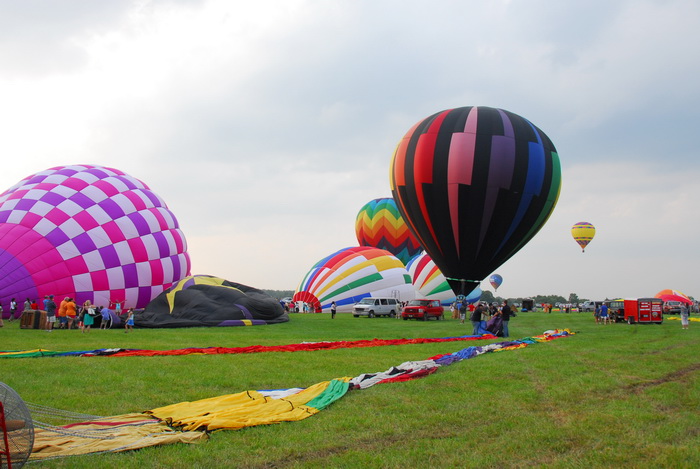 grass, field, deflated hot air balloon, inflated hot air balloon, filling up