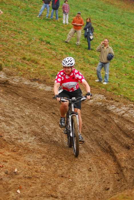 downhill mountain bike track, mountain bike, mountain bikers, racing, mud
