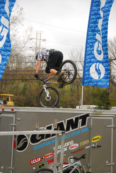 Jeff Lonesky, trials riding, mountain bike, tricks